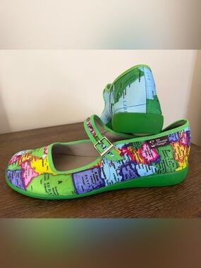 New-Hot Chocolate Design Chocolaticas Bon Voyage world map Maryjane flats 40-9US